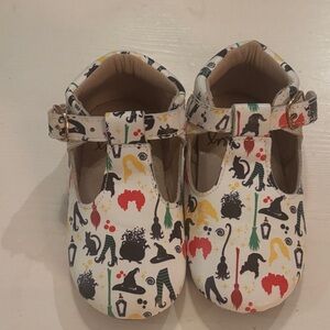 NWOT Monkey Feet White Patterned Halloween Kids Dress Shoes